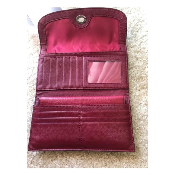Coach Turnlock Leather Checkbook in Bordeaux. - Picture 1 of 4